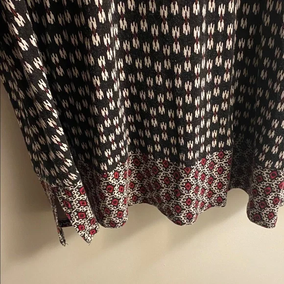 Patterned Button-Up Shirt - Picture 6 of 12